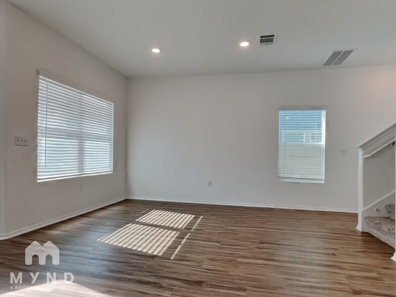 Building Photo - 7125 Spotted Leaf Wy