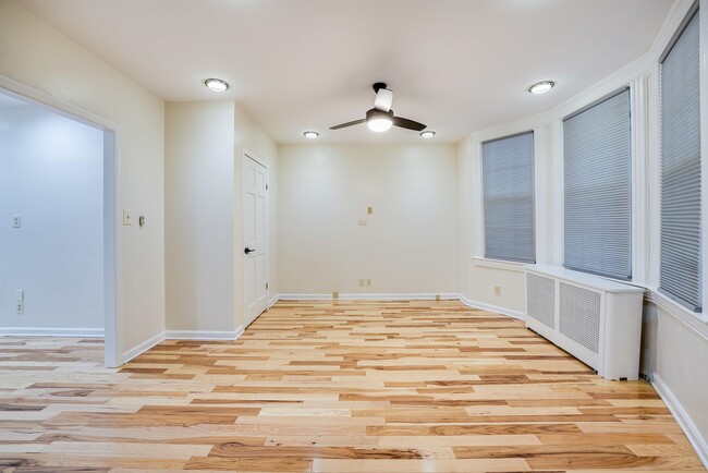 Building Photo - 100 W 17th St