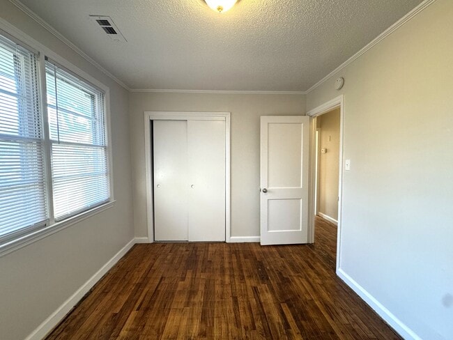 Building Photo - Adorable home !