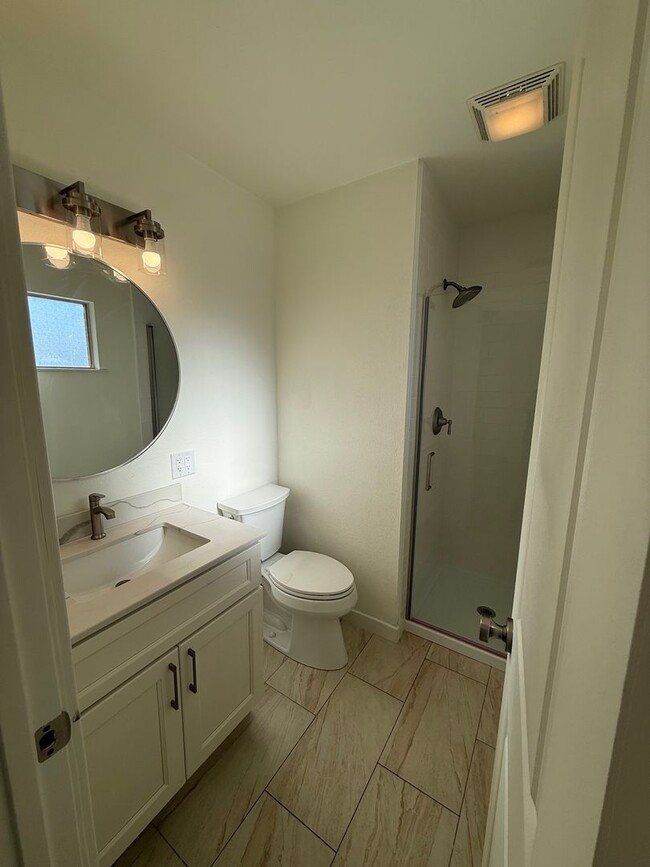 Building Photo - 3 Bedroom/2 Bathroom Single Story Home In Rohnert Park