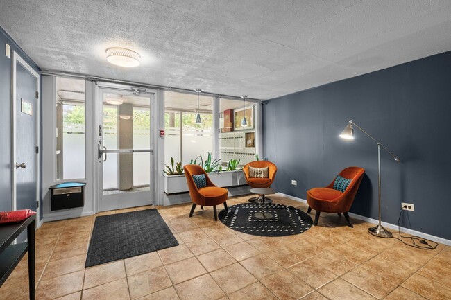 Building Photo - Gorgeous apartment in Cheesman Park!
