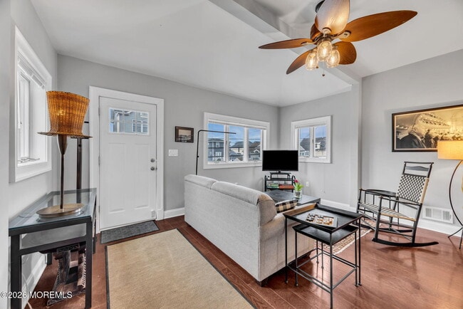 Building Photo - 46 Barberie Ave