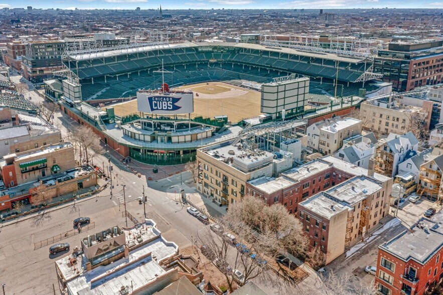 Building Photo - 3711 N Kenmore Ave