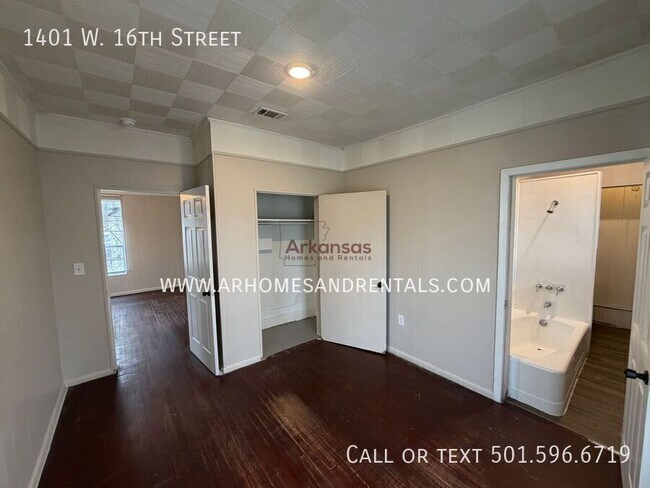 Building Photo - 1401 W 16th St