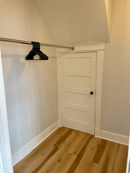 Building Photo - 451 New Park Ave