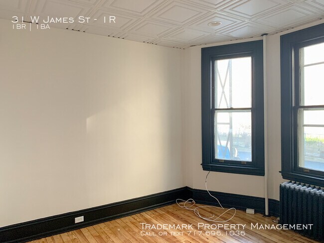 Building Photo - Updated 1 Bedroom Apartment