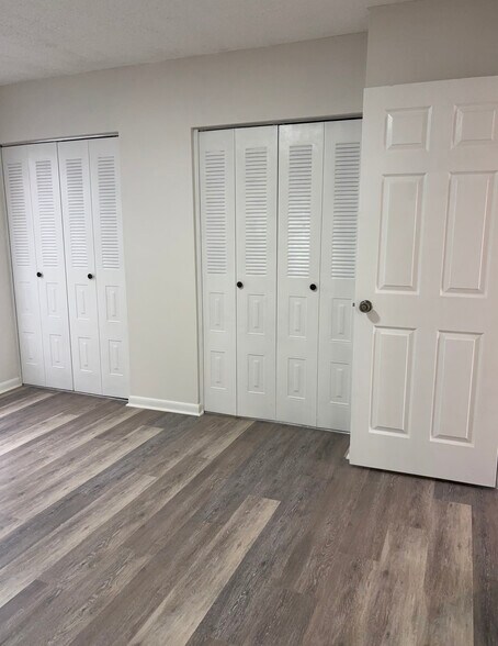 Building Photo - 6141 Oak Cluster Cir