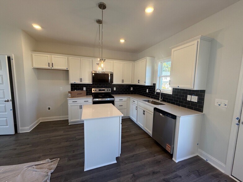 Building Photo - 170 W Saltgrass Ln