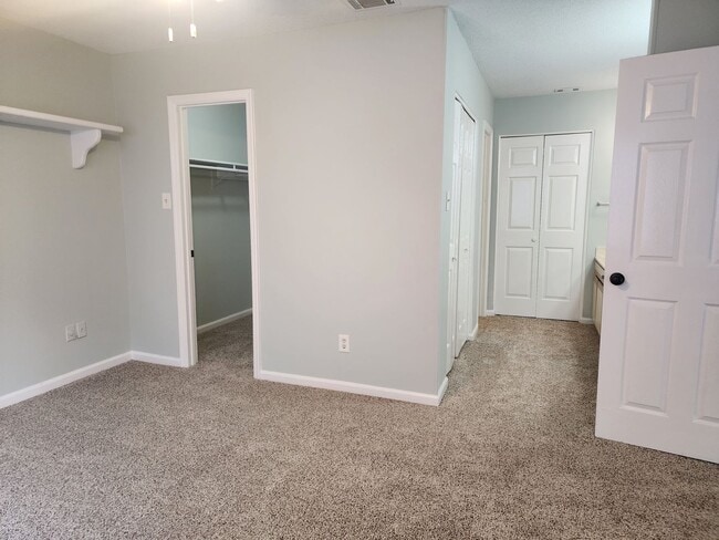 Building Photo - 2bd/2ba Townhome in Georgetown with walk i...