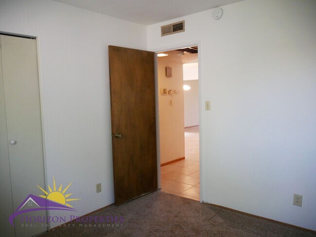 Building Photo - 2741-2743 El Caprice Dr