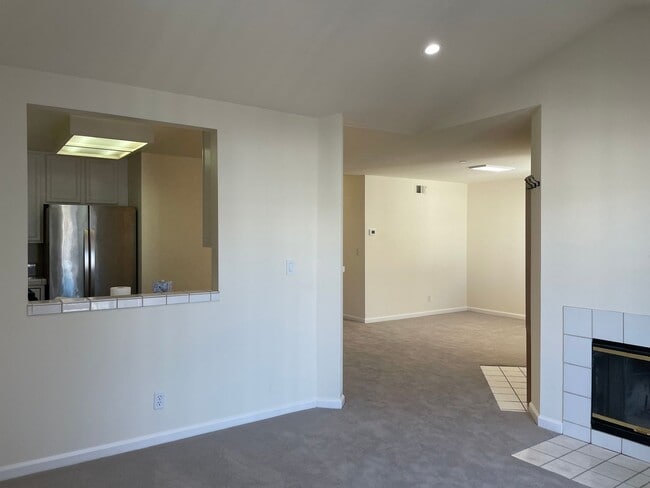 Building Photo - 609 Arcadia Terrace