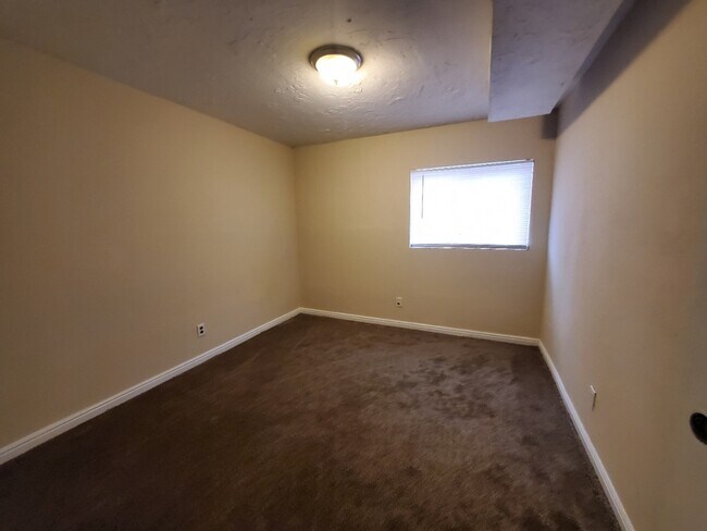 Building Photo - 3779 Oxford Way