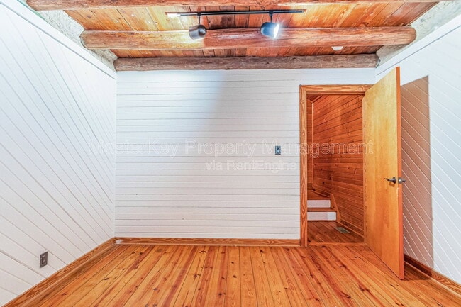 Building Photo - 380 Hatley Rd