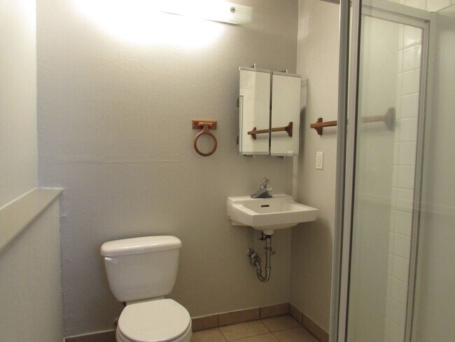 Building Photo - 3 Bed 2 Bath Orchard Mesa Home