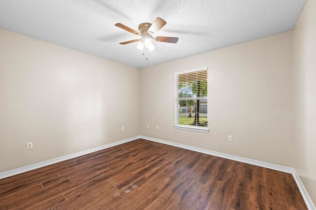 Building Photo - 502 Hyde Park Dr