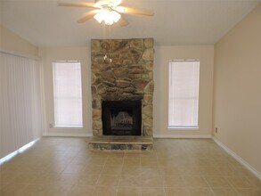 Building Photo - 17401 Red Oak Dr