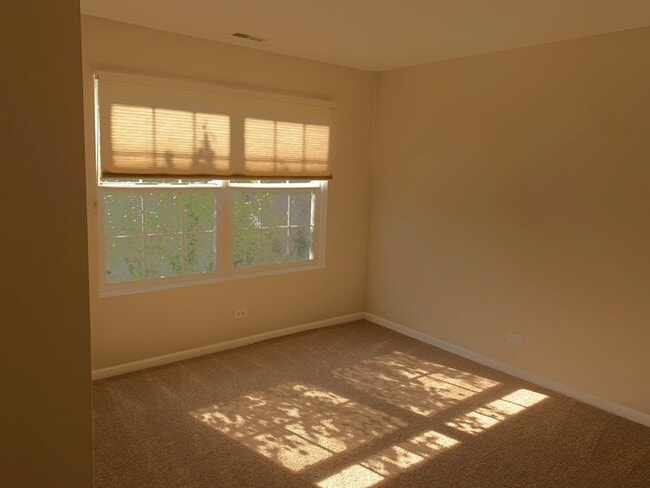 Building Photo - 2817 Stonewater Dr