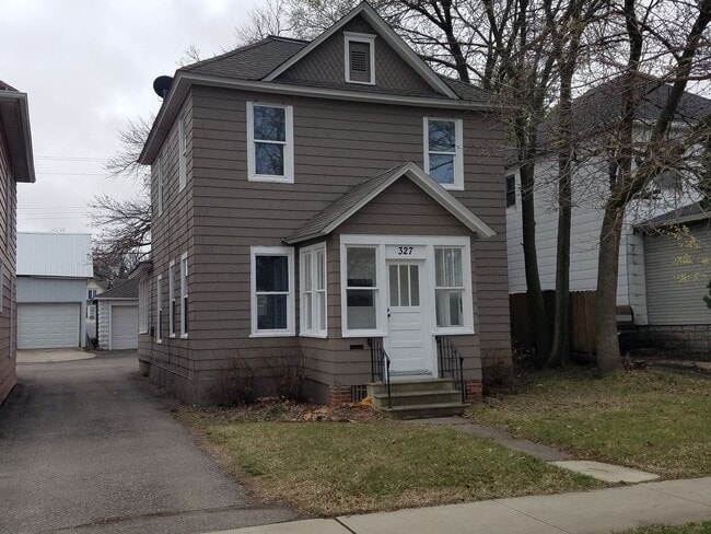 Building Photo - 3 bedroom 1 bath house