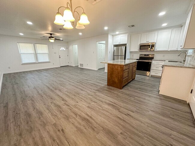 Building Photo - *NEW CONSTRUCTION* 3-Bedroom 2-Bathroom House Near Baylor!