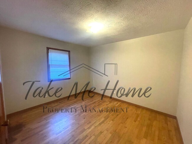 Building Photo - 2 Bedroom in East Springfield