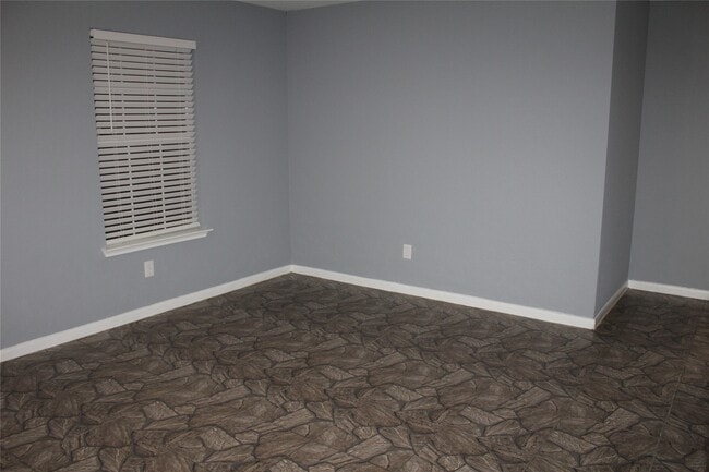 Building Photo - 8143 Sanders Forest Ct