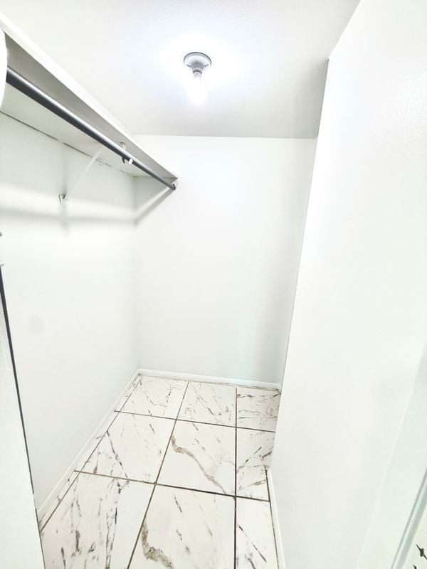 Building Photo - 3301 N Country Club Dr