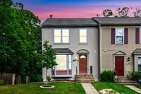 Building Photo - Charming 3-Level Townhome
