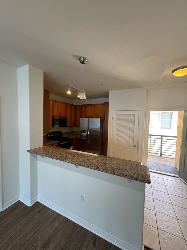 Building Photo - Amazing Downtown Unit Available For Rent!!!