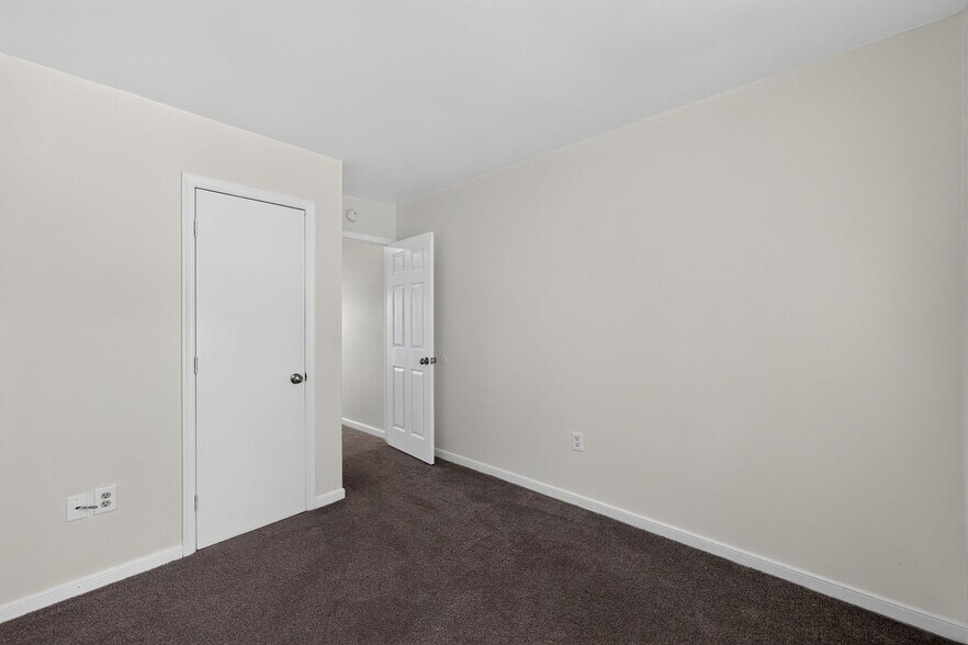 Building Photo - 1512 Lakeview Ave