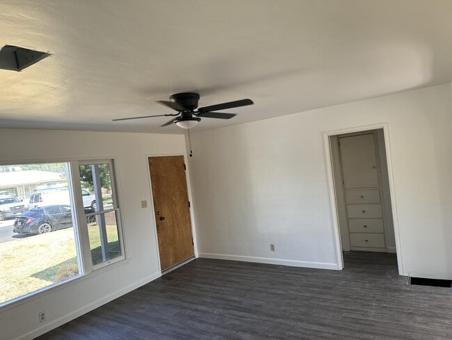 Building Photo - 450 S Santa Clara St