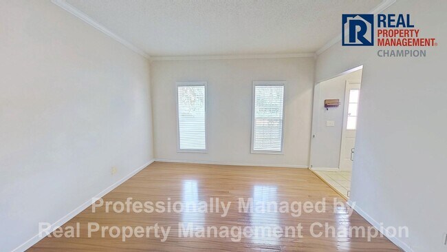 Building Photo - Spacious Home w/Community Access to Intra-...
