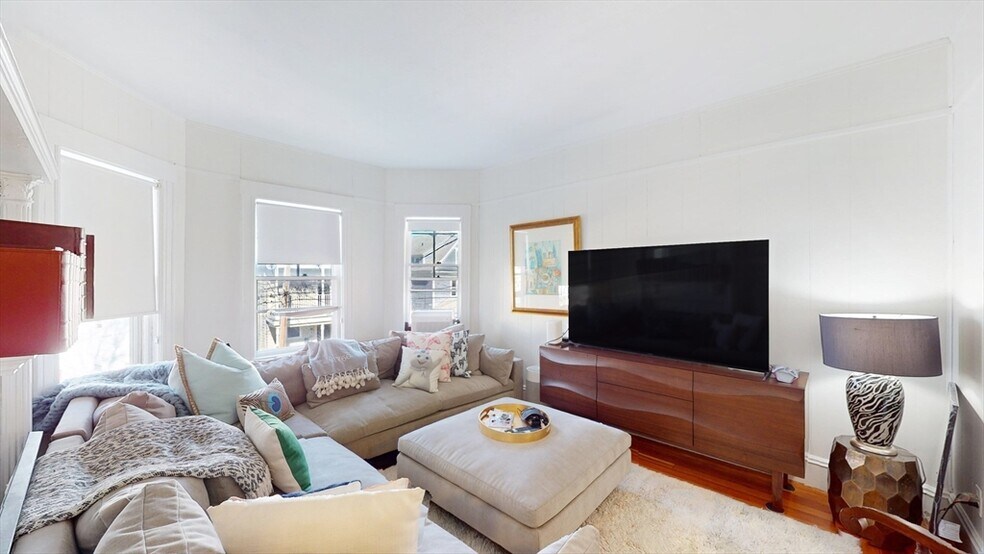 Building Photo - 70 Hudson St