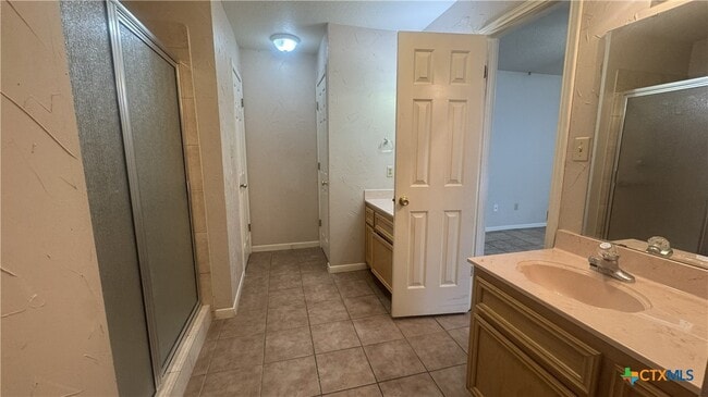 Building Photo - 3701 Water Oak Dr