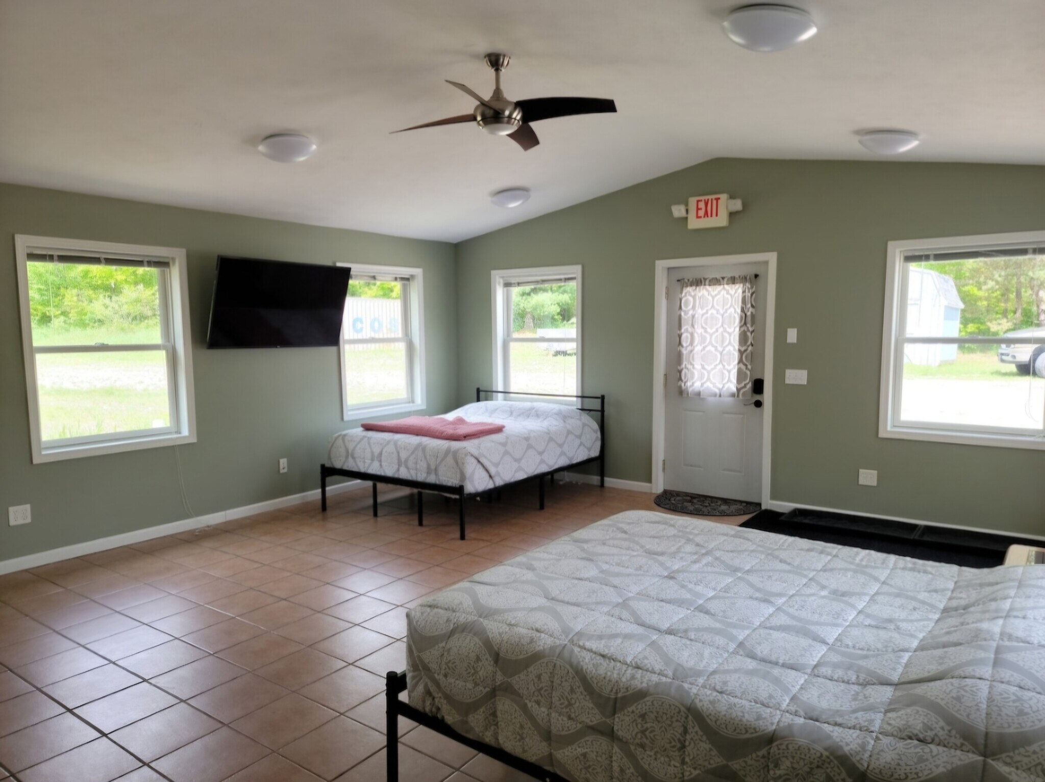 Entry/Bedroom - 2050 N Haze Rd