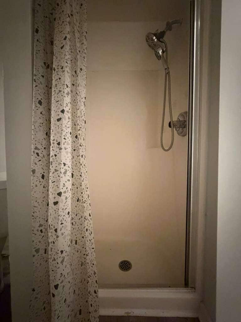 Building Photo - 8 Central St