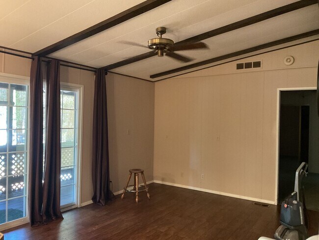 Building Photo - 14654 Carnegie Rd