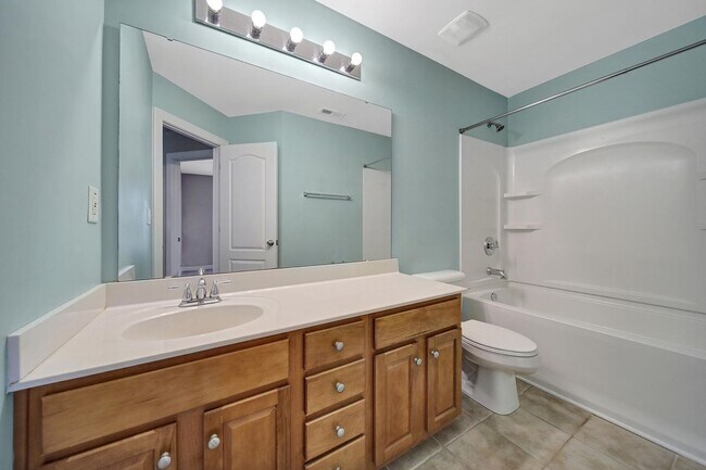 Building Photo - Beautiful Three Bed Two and Half Bath Town...