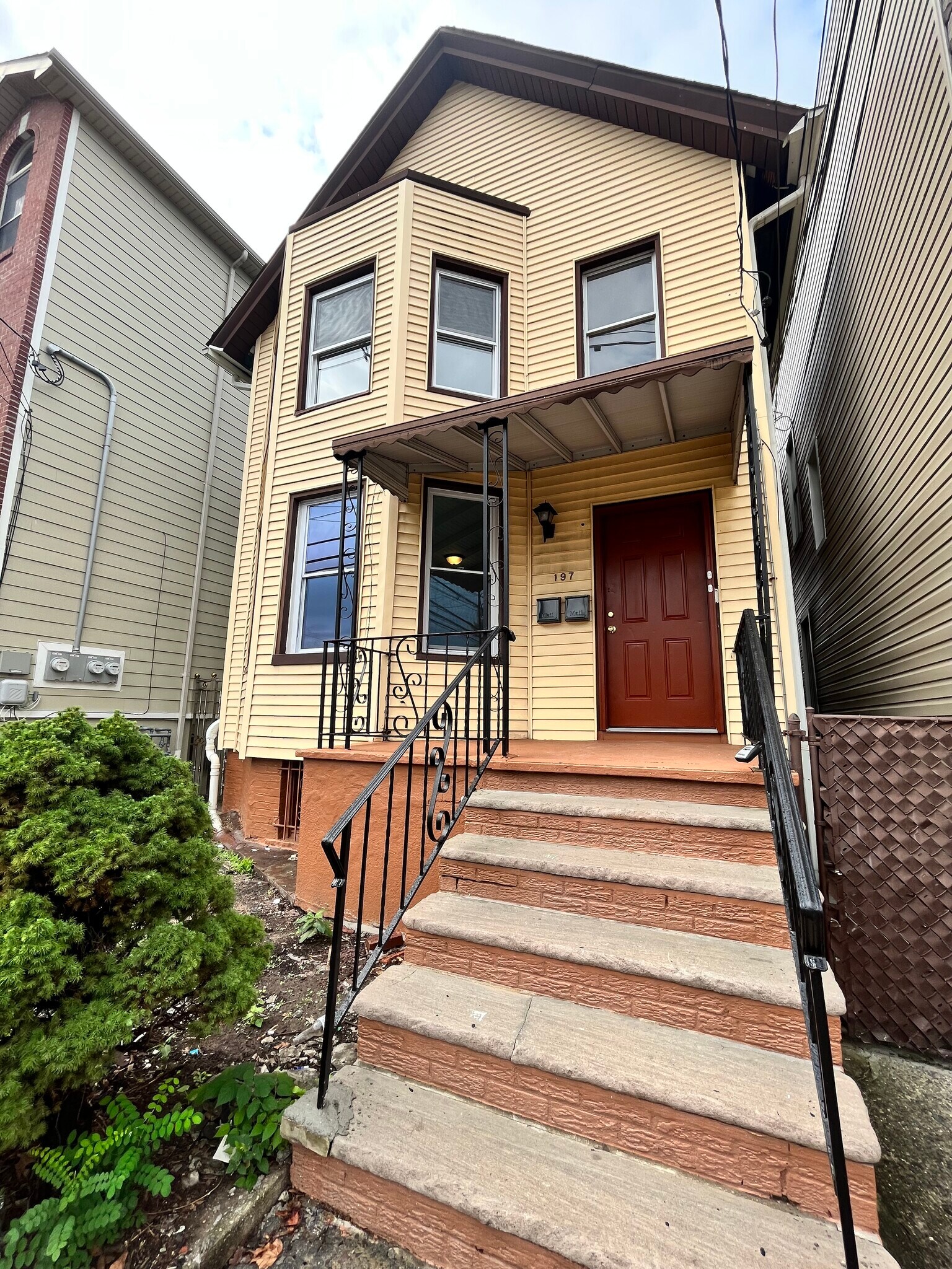 Unit 1 - 197 Gates Ave