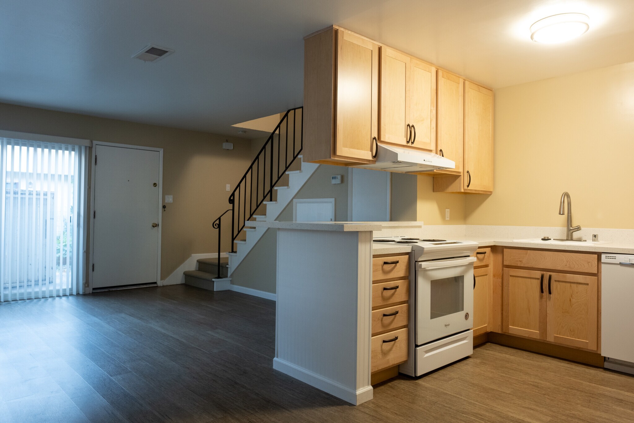 Entry _ living space - 2525 Sir Francis Drake Blvd