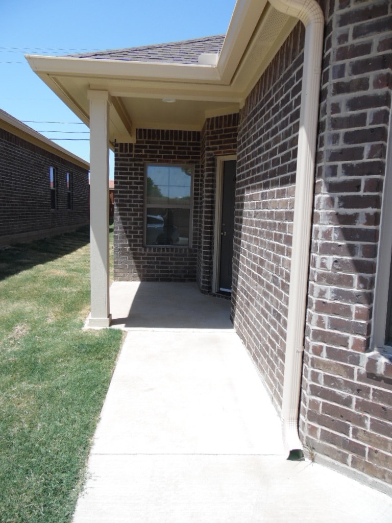 Building Photo - 301 W Panther Way