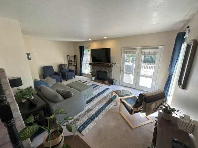 Building Photo - 776 E Scott Ave