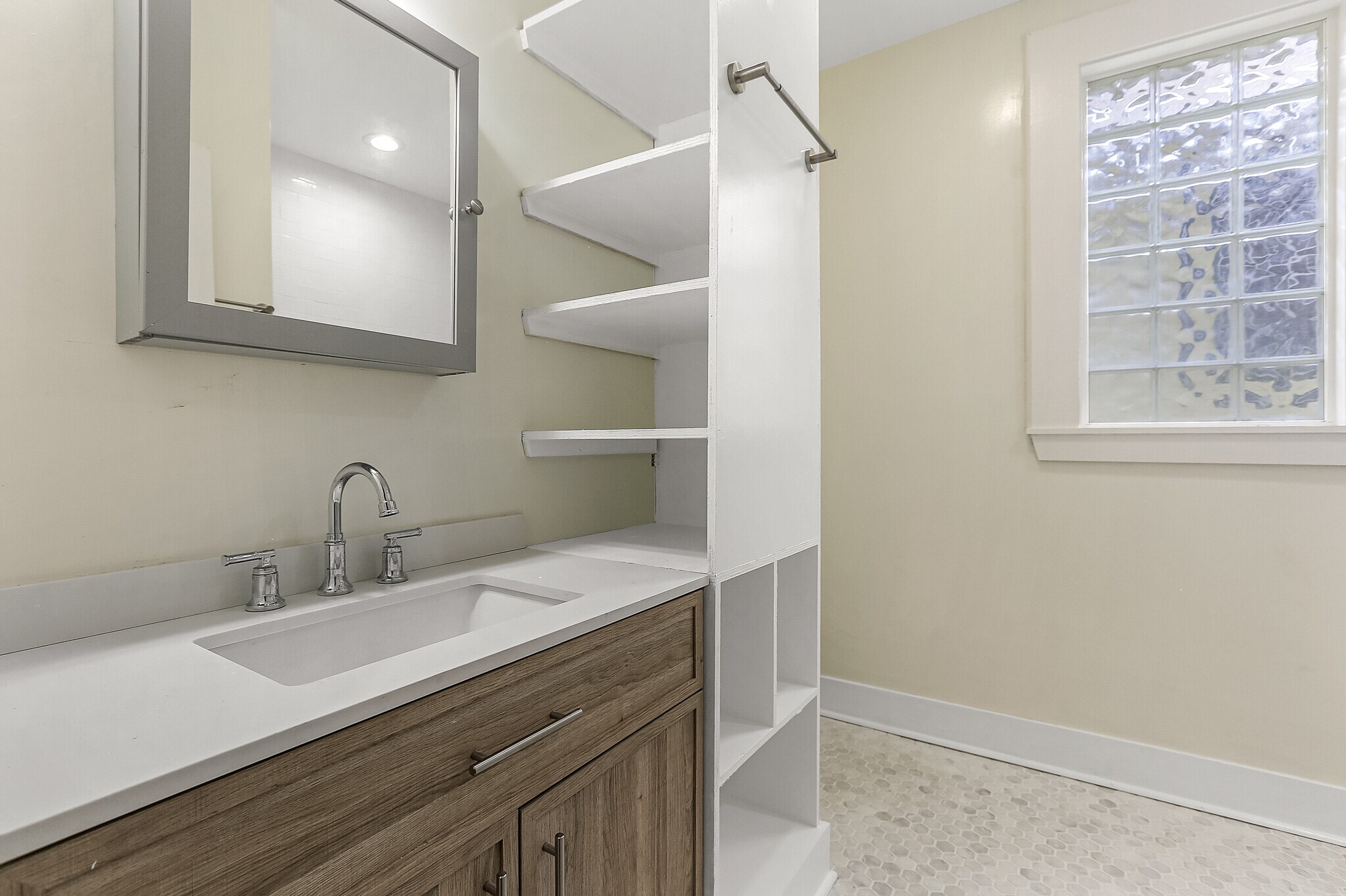 Building Photo - 7737 S Claiborne Ave