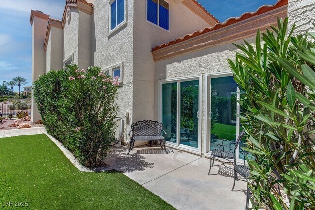 Building Photo - 8953 Diamond Falls Dr