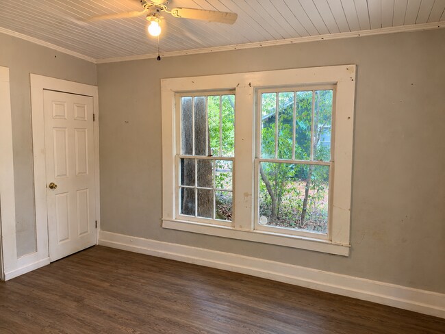 Building Photo - 1422 Gillespie Ave