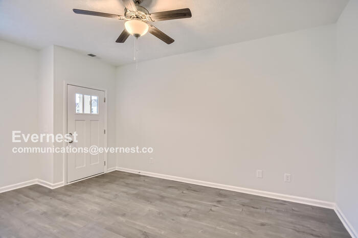 Building Photo - 307 Raines Ct