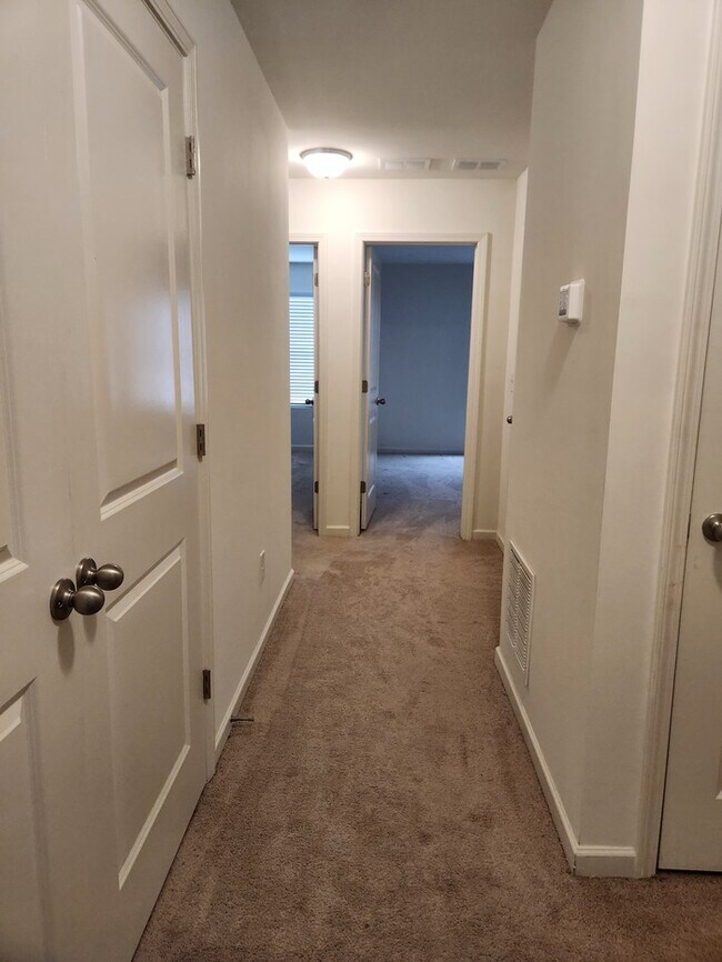 Building Photo - Home Sweet Home!