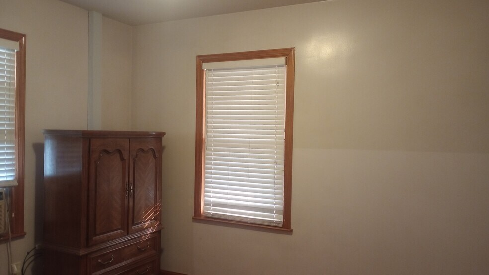 Building Photo - 12 Hillside Ave