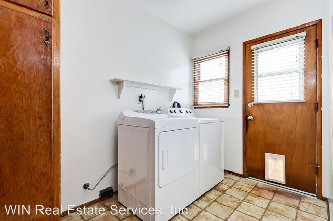 Building Photo - 3 br, 1.5 bath House - 1905 Curtis Ave