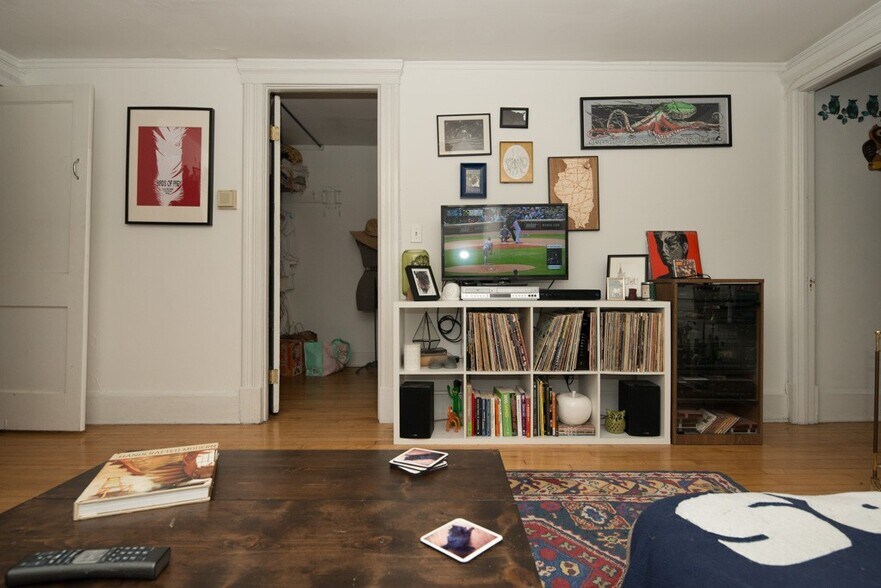 Building Photo - 2015 W Iowa St