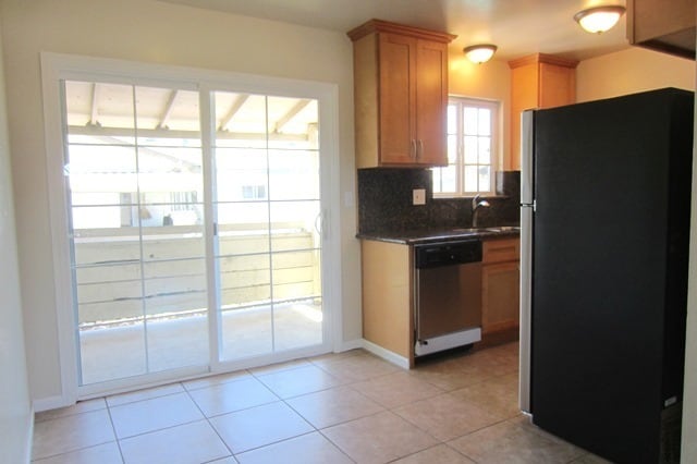 Building Photo - Spacious Remodeled Upstairs Apartment, 2 Bathrooms, Garage Plus 1, A/C, Balcony!